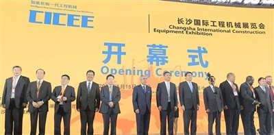 Shanmon je prisustvovao međunarodnoj izložbi građevinske opreme u Čangši